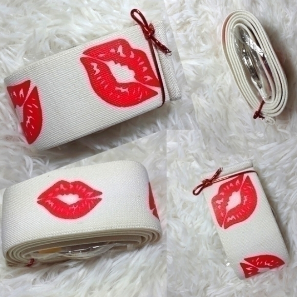 Vintage Holiday Lips Print Stretchy Belt-White - Picture 1 of 4